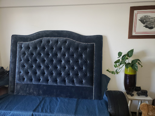Muniz Upholstery LLC
