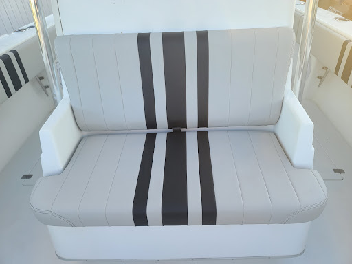 B & G Bay upholstery/tapiceria