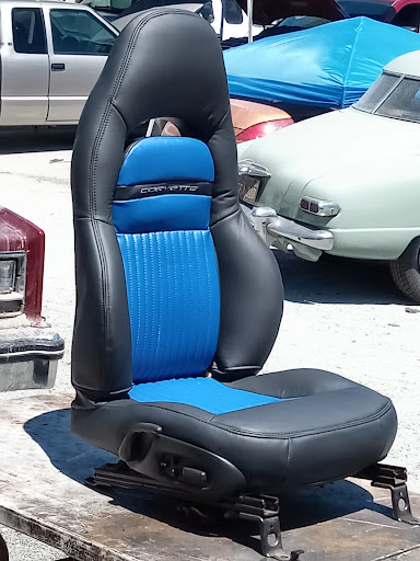 Roberto's Custom Upholstery