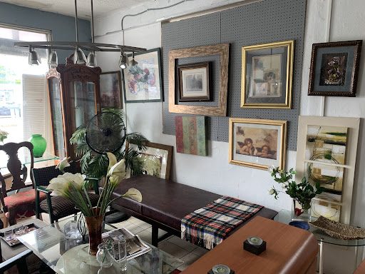 DILA: Reconstruccion, Tapiceria y Venta de Muebles