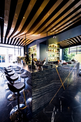 Rada Design Inc: Logo y Branding Creativo de Empresa de Diseño Innovador