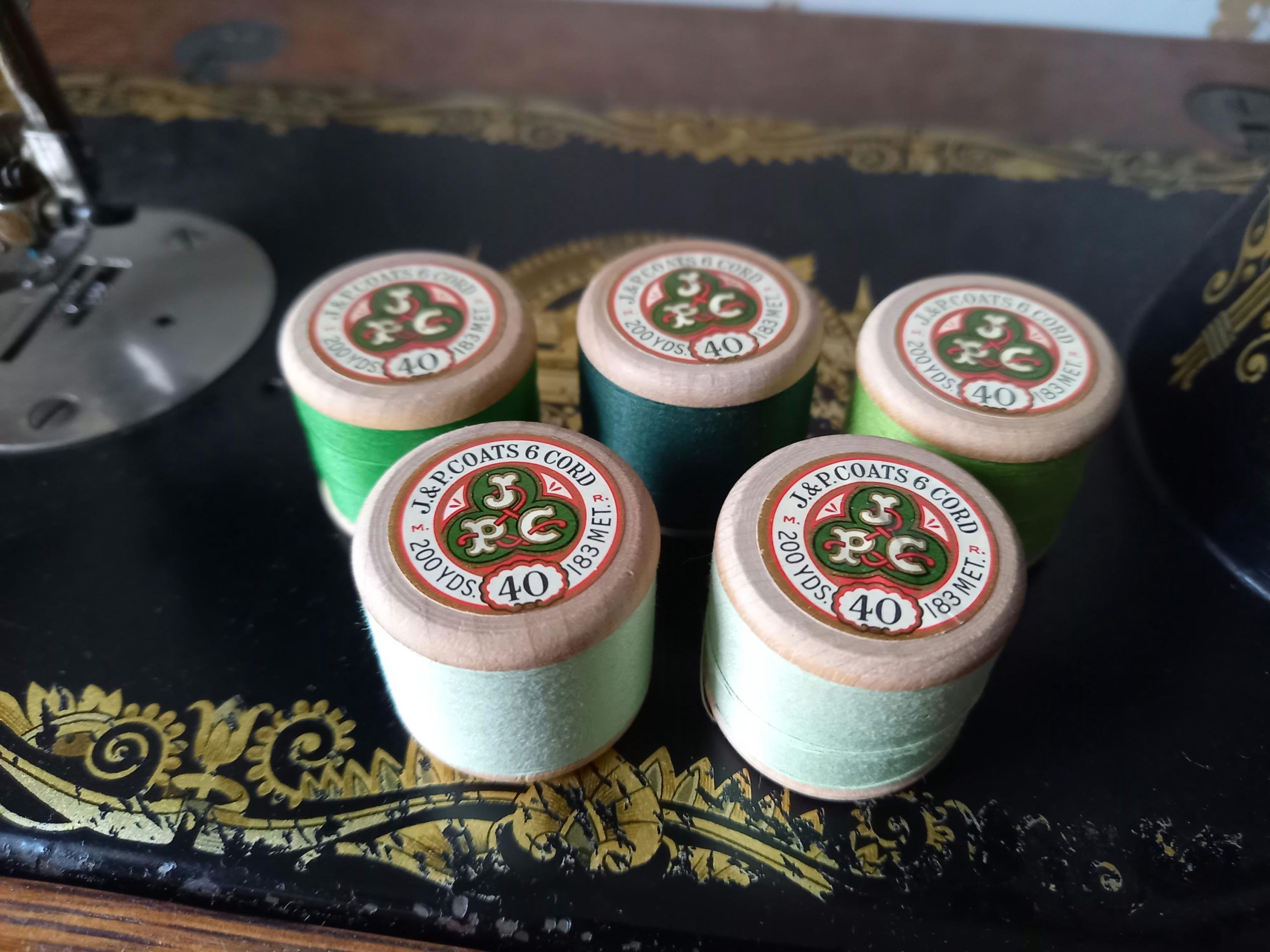 J&K Upcycled Threads: Moda sostenible con hilos reciclados y estilo único