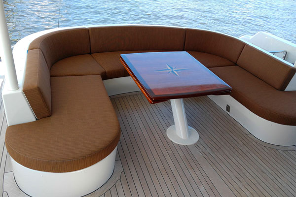 Tapicería Náutica de Alta Calidad – Sofás y Asientos para Barcos y Yates