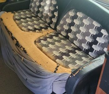 Barajas Upholstery: Tapizado de Alta Calidad para Muebles Modernos – Diseño Elegante y Duradero