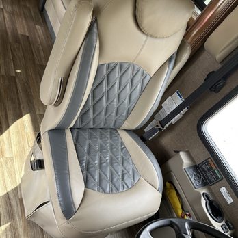 Reparación de tapicería automotriz en Maldonal – Servicio rápido y calidad superior