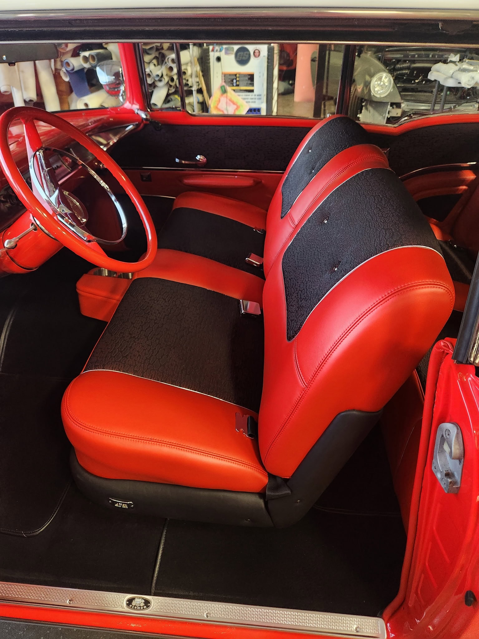 Interiores personalizados y clásicos de autos en Riverside | Diseño y calidad