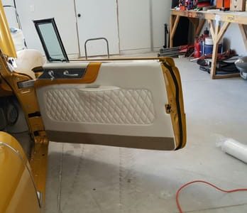 Tapicería profesional R & A Master Upholstery – Diseño y reparación de muebles de alta calidad