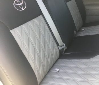 Reyes Upholstery – Tapicería de Alta Calidad para Muebles y Decoración