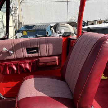 Tapicería de Autos Naranja: Renovación de Interior de Coches con Estilo y Durabilidad