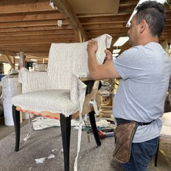 Manos finas en tapicería: arte, precisión y lujo en cada detalle